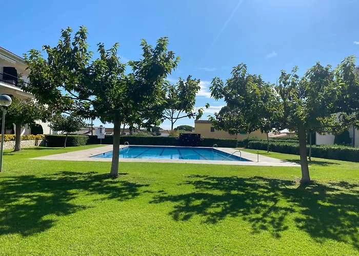 Apartament Amb Piscina I Aparcament - Baixos Amb Jardinet