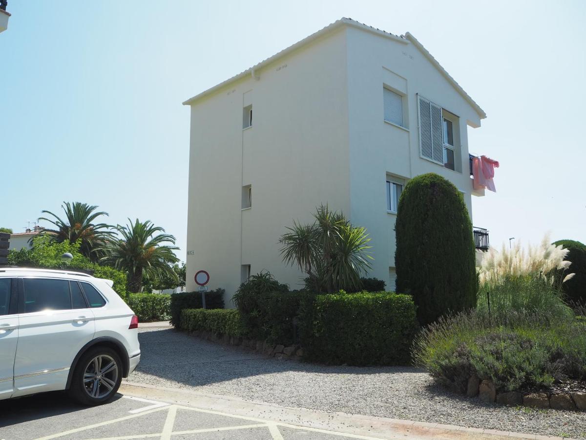 Apartamento Amb Piscina I Aparcament - Baixos Amb Jardinet *