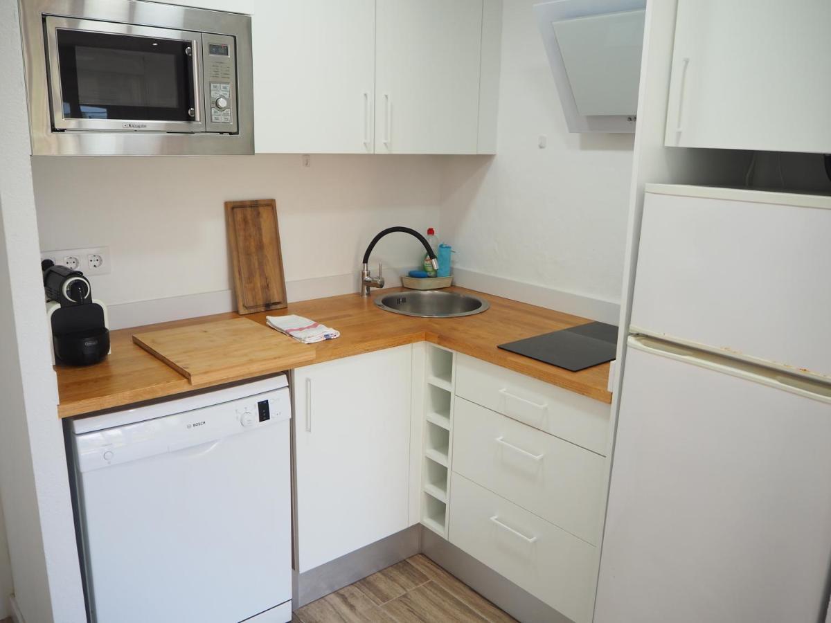 Apartamento Amb Piscina I Aparcament - Baixos Amb Jardinet *
