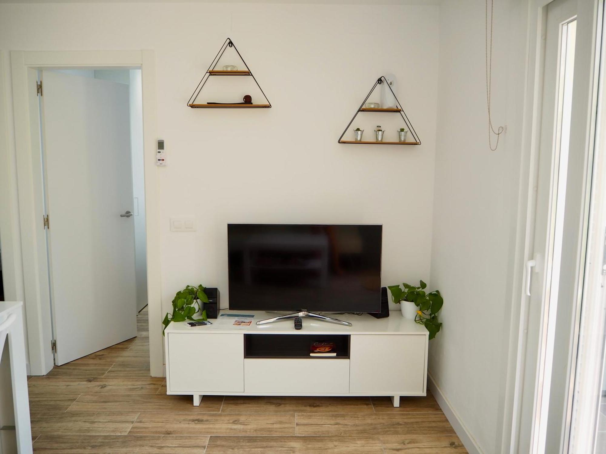 Apartamento Amb Piscina I Aparcament - Baixos Amb Jardinet