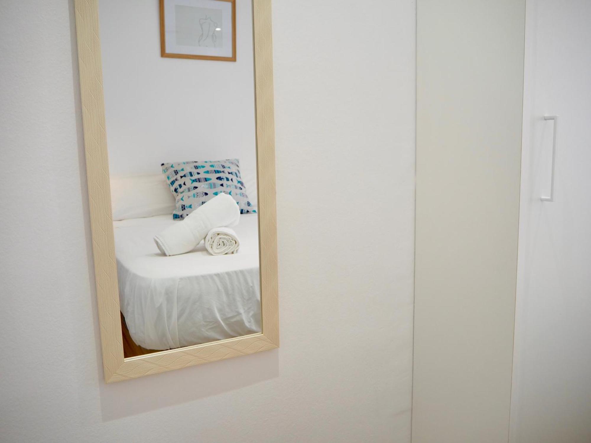 Apartamento Amb Piscina I Aparcament - Baixos Amb Jardinet *